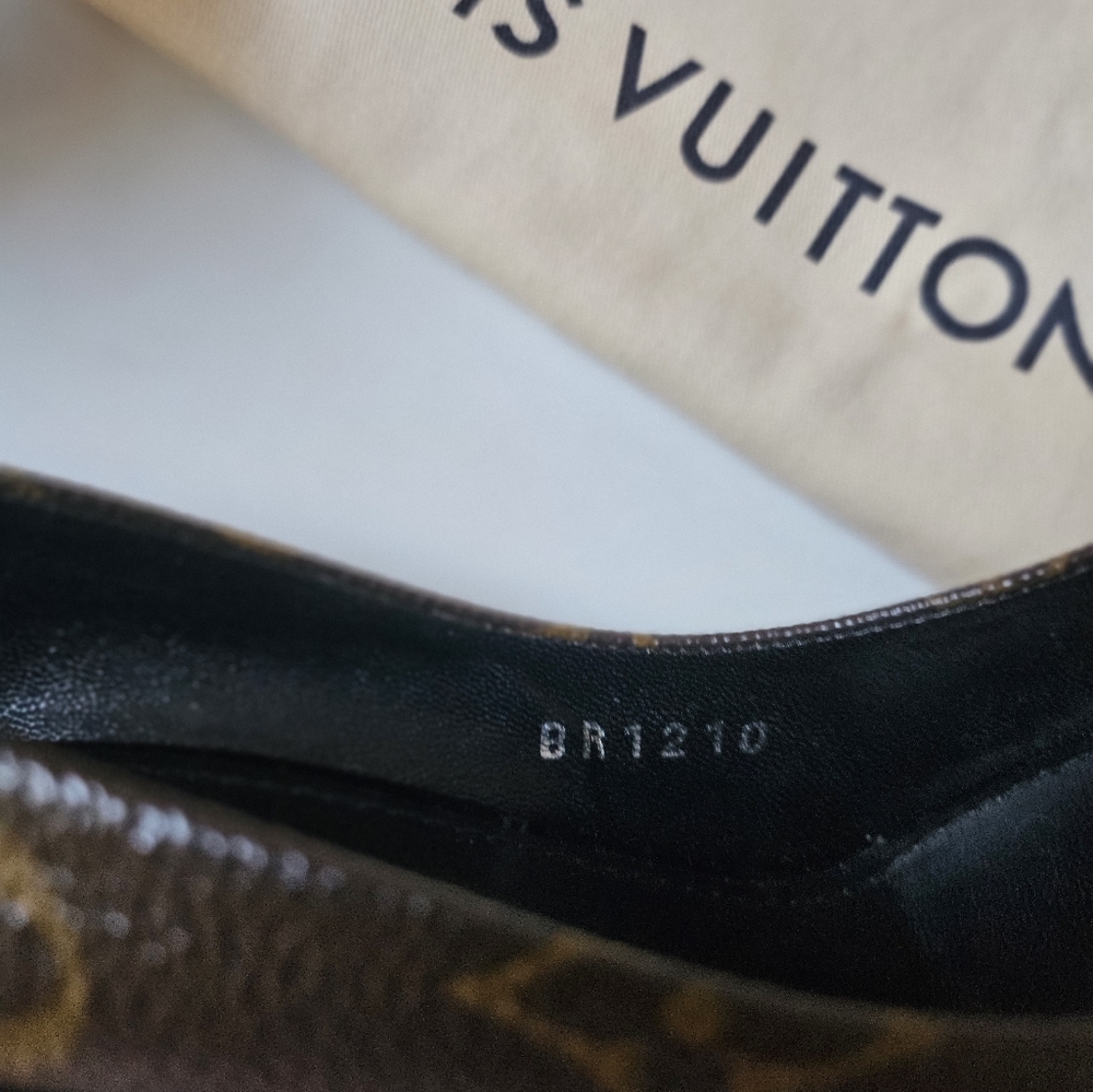 Louis Vuitton cherri pumps